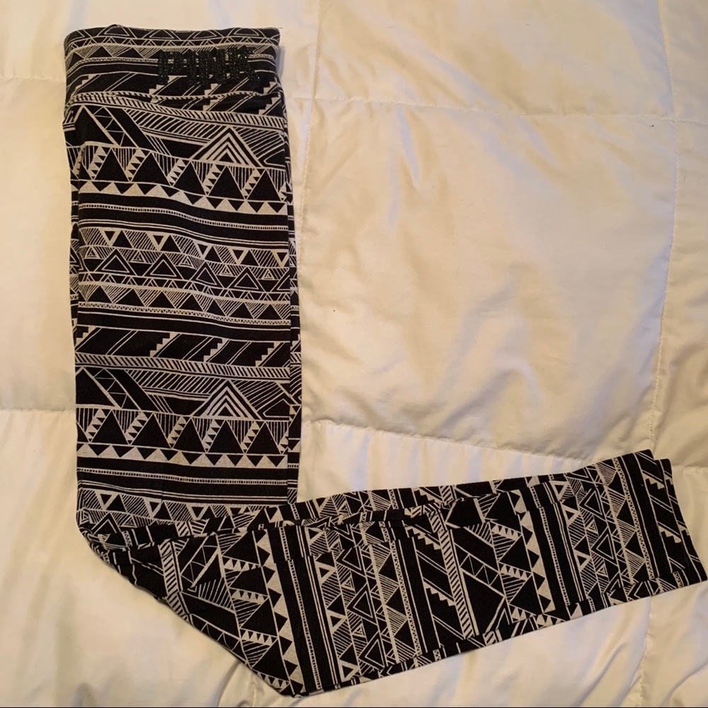 VS Pink Tribal Leggings